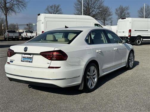 2017 Volkswagen Passat 1.8T SE w/Technology