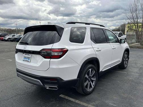 Platinum White Pearl 2023 Honda Pilot Touring