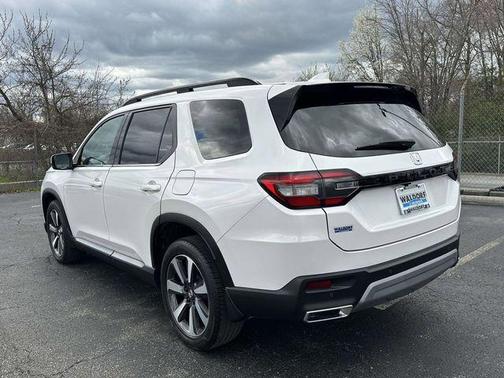 Platinum White Pearl 2023 Honda Pilot Touring