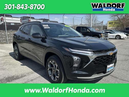 Mosaic Black Metallic 2025 Chevrolet Trax LT