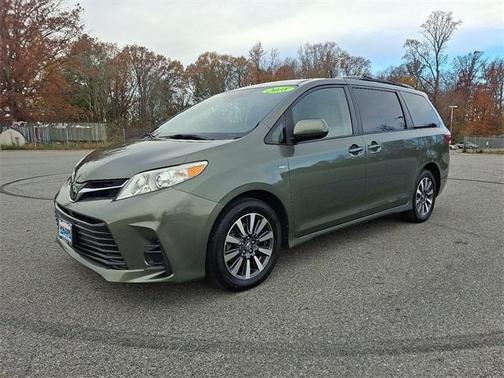 2018 Toyota Sienna LE