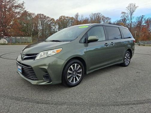 2018 Toyota Sienna LE
