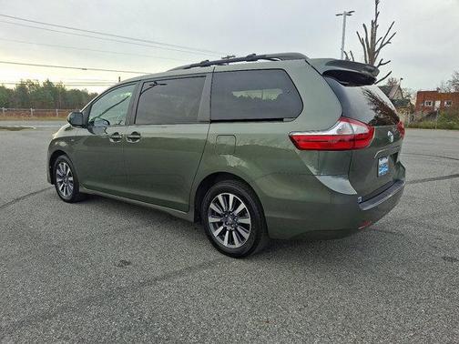 2018 Toyota Sienna LE