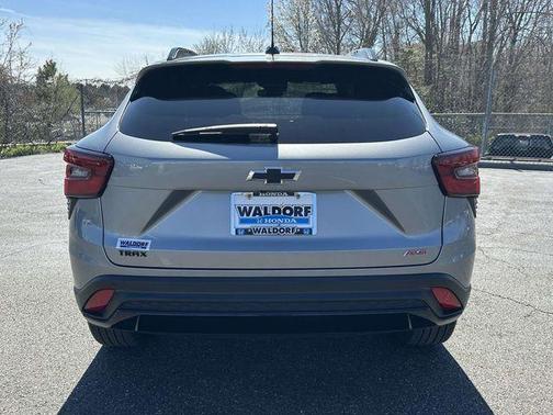 Sterling Gray Metallic 2025 Chevrolet Trax 2RS