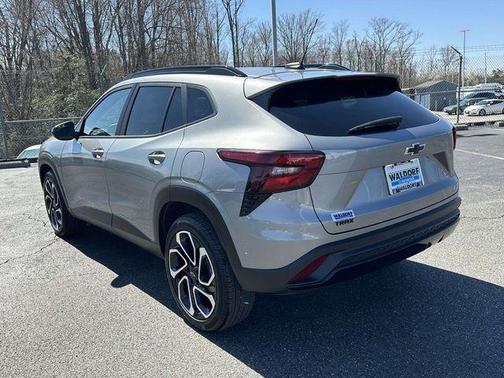 Sterling Gray Metallic 2025 Chevrolet Trax 2RS