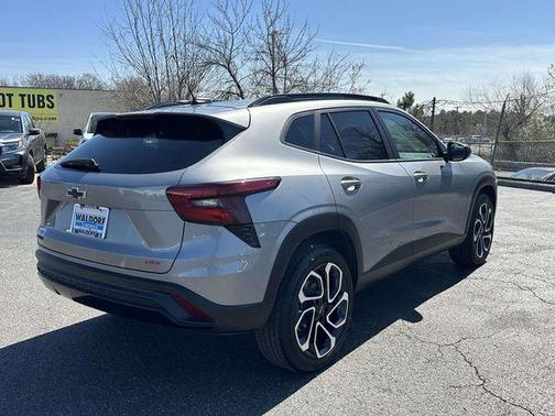 Sterling Gray Metallic 2025 Chevrolet Trax 2RS