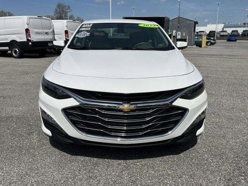 Summit White 2022 Chevrolet Malibu LT