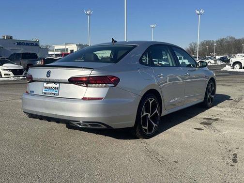 2020 Volkswagen Passat 2.0T R-Line