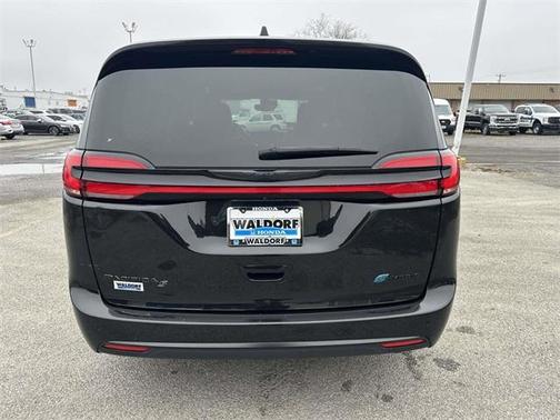 2023 Chrysler Pacifica Hybrid Touring L