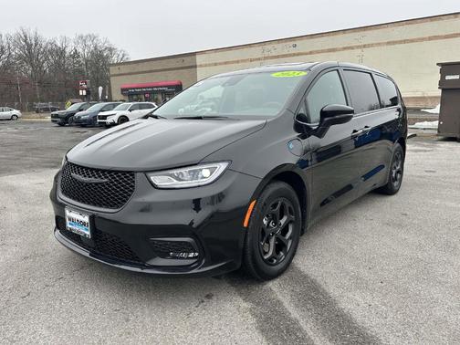 2023 Chrysler Pacifica Hybrid Touring L