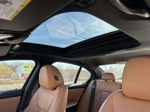 2021 BMW 330 i xDrive