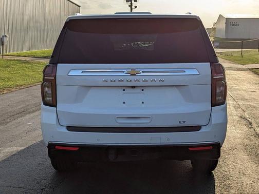 Summit White 2021 Chevrolet Suburban LT