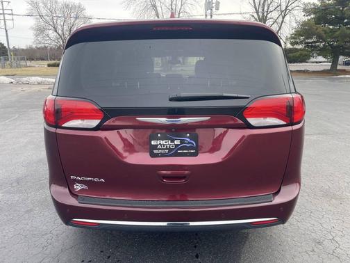 2018 Chrysler Pacifica Touring-L