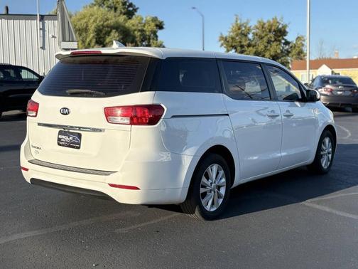 2016 Kia Sedona L