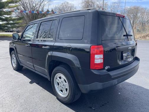 Black Clearcoat 2013 Jeep Patriot Sport