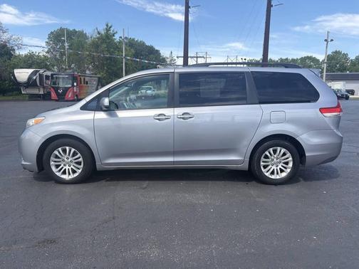 Shoreline Blue Pearl 2013 Toyota Sienna XLE