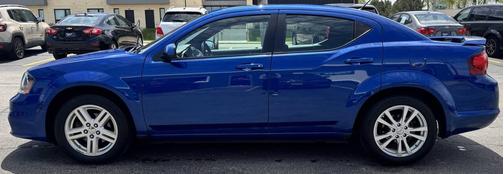 Blue Streak Pearlcoat 2013 Dodge Avenger SXT