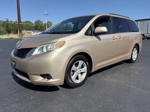 Sandy Beach Metallic 2011 Toyota Sienna LE