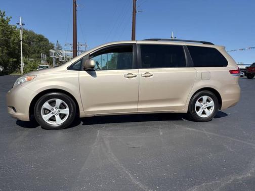 Sandy Beach Metallic 2011 Toyota Sienna LE
