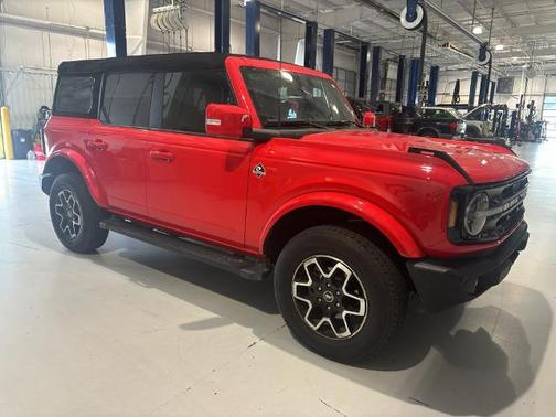 RACE RED 2023 Ford Bronco