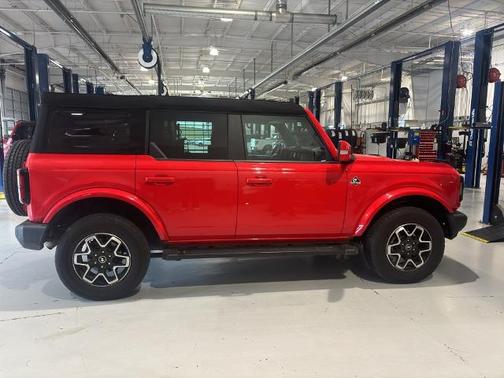 RACE RED 2023 Ford Bronco
