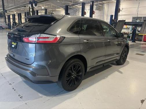 CARBONIZED GRAY 2022 Ford Edge SE