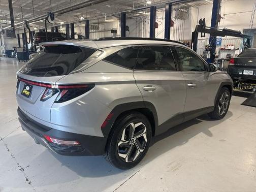 Shimmering Silver 2022 Hyundai TUCSON LIMITED