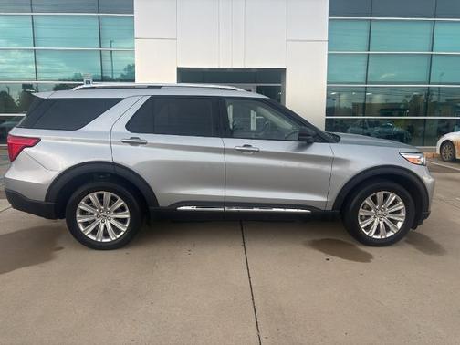 ICONIC SILVER METALLIC 2024 Ford Explorer LIMITED