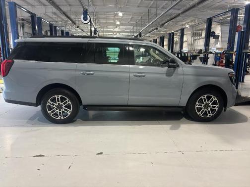 GLACIER GRAY METALLIC TC 2025 Ford Expedition ACTIVE