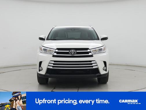 White 2019 Toyota Highlander XLE