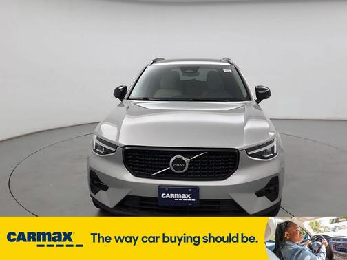 2023 Volvo XC40 B4 Ultimate Dark Theme