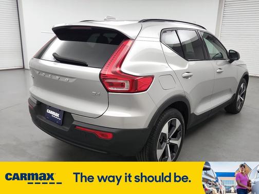 2023 Volvo XC40 B4 Ultimate Dark Theme