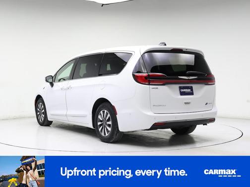 White 2023 Chrysler Pacifica Hybrid Limited