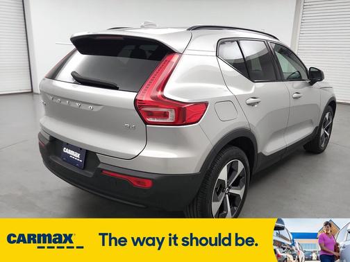 2023 Volvo XC40 B4 Ultimate Dark Theme