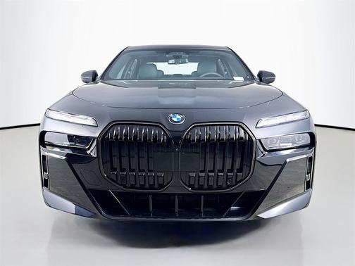 2026 BMW 750e i xDrive