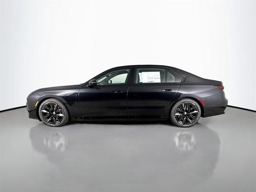2026 BMW 750e i xDrive