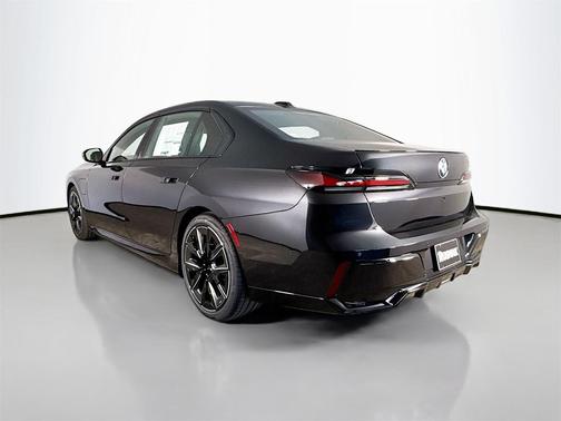 2026 BMW 750e i xDrive