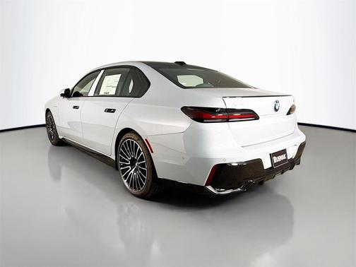 2026 BMW 750e i xDrive