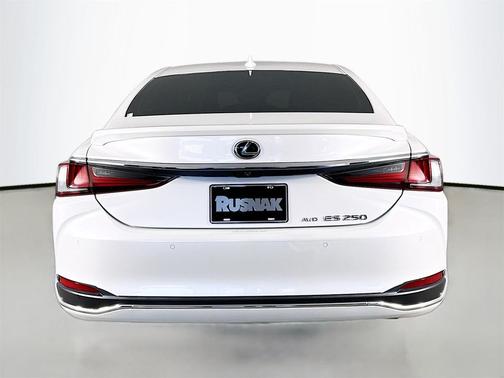 2021 Lexus ES 250 Base
