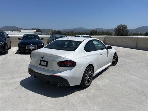 2025 BMW 230 i