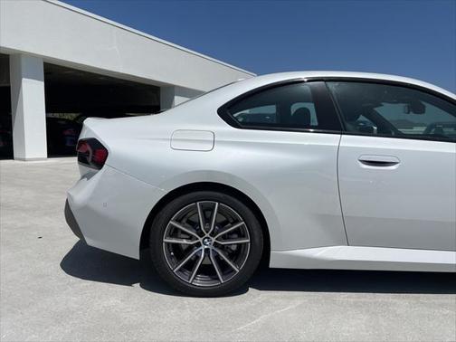 2025 BMW 230 i