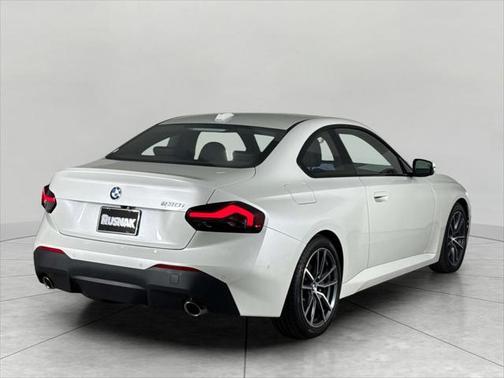 2025 BMW 230 i