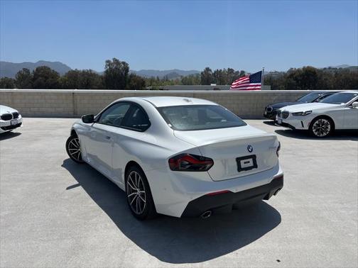 2025 BMW 230 i