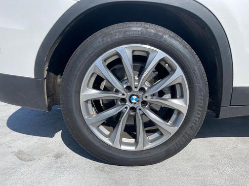 Photo 3 of 6 of 2019 BMW X3 sDrive30i