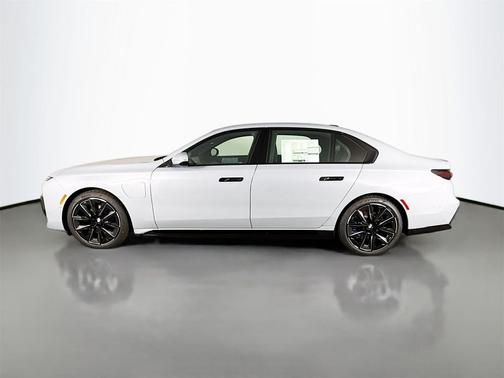 2025 BMW 750e i xDrive