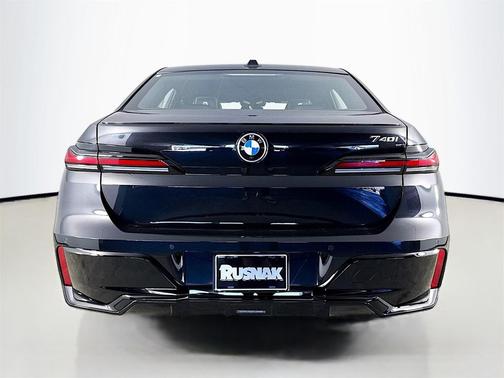 2026 BMW 740 740i