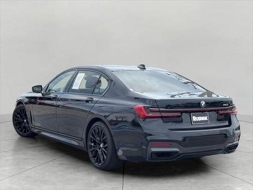 2022 BMW 740 i