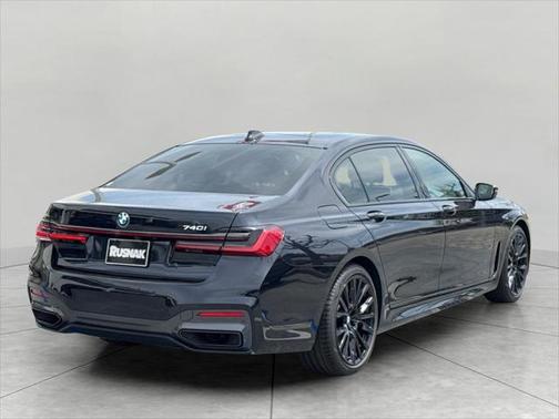 2022 BMW 740 i