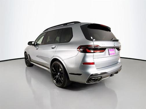 2024 BMW X7 M60i