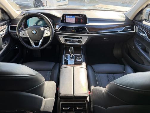 2021 BMW 750 i xDrive